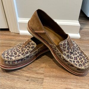 Women’s Ariat cruisers size 9